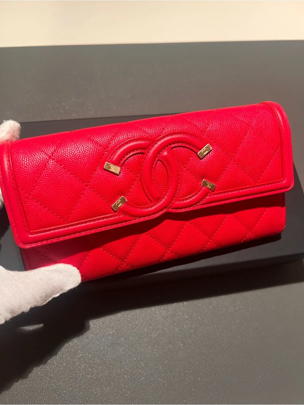 NEW Chanel Caviar Quilted Large CC Filigree Gusset Flap Wallet Red w/ Gold HW